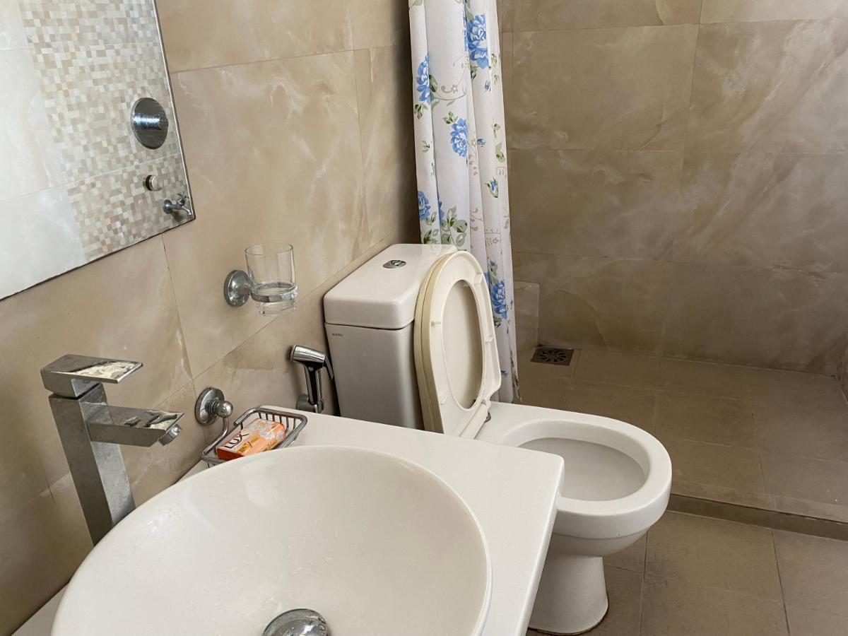 Diwan Restaurant&apartments Apartemen
